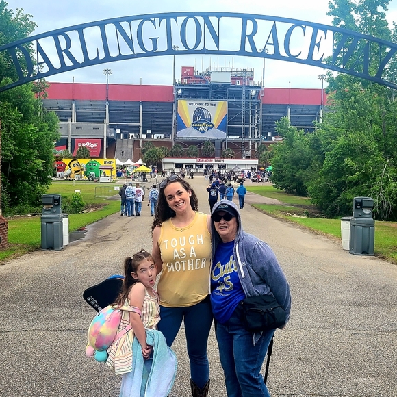 Meet your Posher, Jessica - Picture 6 of 7